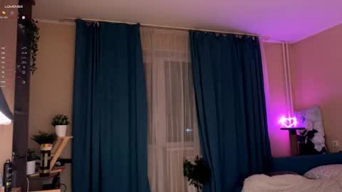 Snapshot of lisalaas chatting on 09.18.25 -Lisa- Help me to reach 100 thumbs up3 online show from 09.18.25