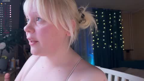 -Lisa- Help me to reach 100 thumbs up3 online show from 04.05.26