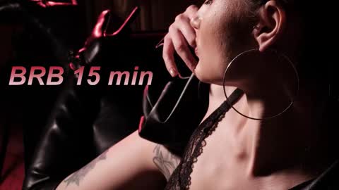 Lisa Moore online show from 09.17.25