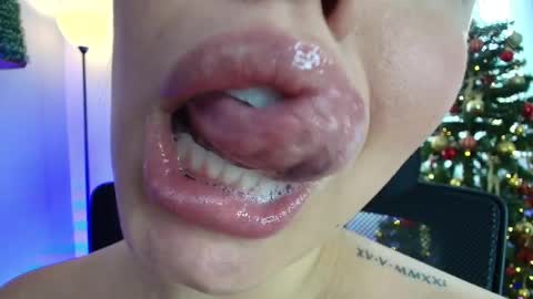 Snapshot of lisbet_21x chatting on 12.27.24 Lisbet online show from 12.27.24