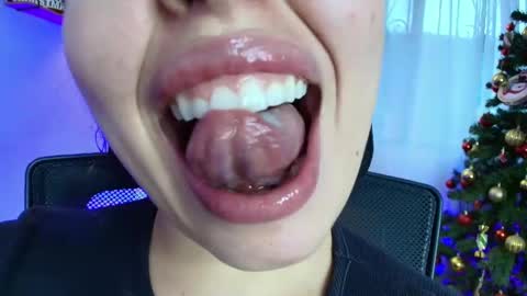 Snapshot of lisbet_21x chatting on 12.28.24 Lisbet online show from 12.28.24