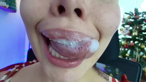 Snapshot of lisbet_21x chatting on 12.29.24 Lisbet online show from 12.29.24