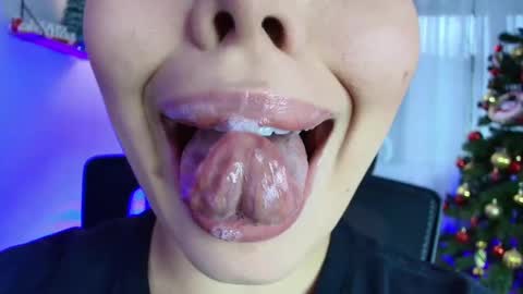 Snapshot of lisbet_21x chatting on 12.30.24 Lisbet online show from 12.30.24