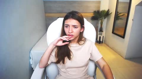 Liseth Fox online show from 12.13.24