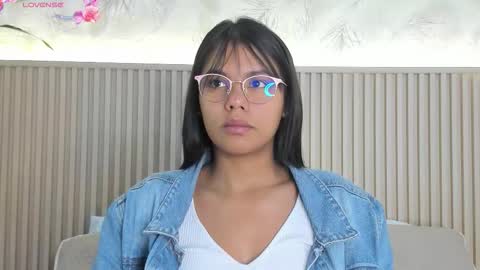 Snapshot of liss_reyes chatting on 10.28.25 Liss online show from 10.28.25