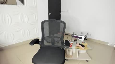 Snapshot of lissa_brown_ chatting on 10.02.25 Lissa online show from 10.02.25