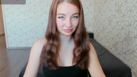 Snapshot of lissa_cristal_ chatting on 10.14.25 lissa_cristal_ online show from 10.14.25