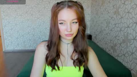 Snapshot of lissa_cristal_ chatting on 10.23.25 lissa_cristal_ online show from 10.23.25