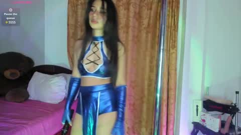 Snapshot of lissa_petitee chatting on 02.15.25 lissa_petitee online show from 02.15.25