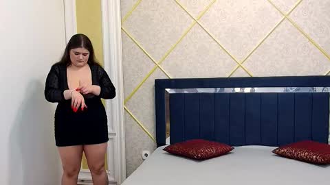 Snapshot of lissabigtitts chatting on 09.17.25 Lisa online show from 09.17.25