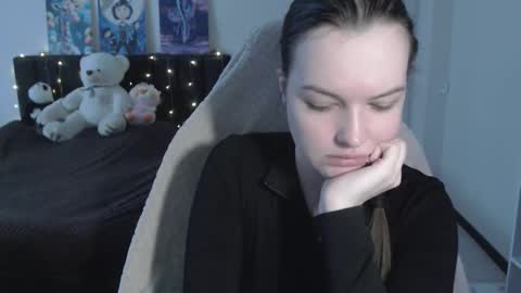 Snapshot of little__flowers chatting on 01.18.26 little__flowers online show from 01.18.26