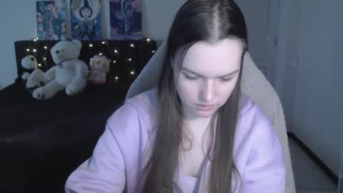 Snapshot of little__flowers chatting on 02.19.26 little__flowers online show from 02.19.26