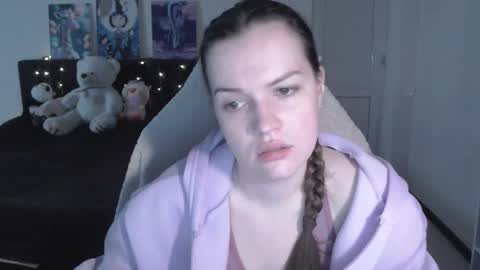 Snapshot of little__flowers chatting on 02.25.26 little__flowers online show from 02.25.26