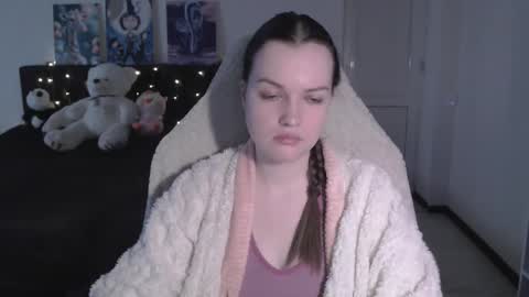 Snapshot of little__flowers chatting on 02.26.26 little__flowers online show from 02.26.26