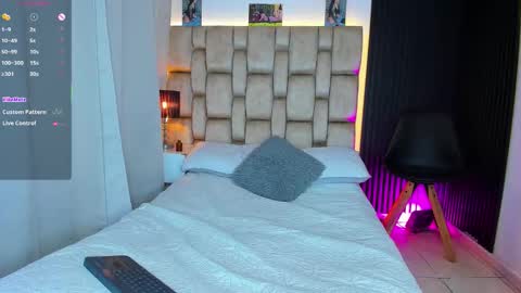 Sophie ---- connected from 1400 to 2100 Colombia time online show from 03.25.26