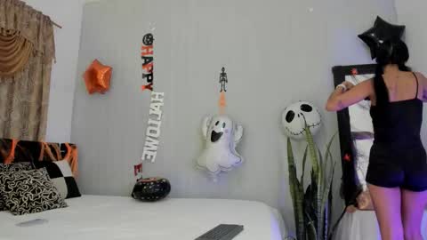 Snapshot of little_abbye chatting on 10.21.25 little_abbye online show from 10.21.25