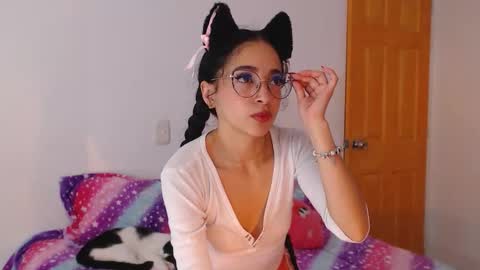 Snapshot of little_angelito2 chatting on 10.28.25 TU ANGELITO online show from 10.28.25