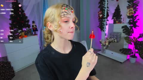 Snapshot of little_anitta chatting on 12.18.24 Anita B-day stream on 7TH DEC  online show from 12.18.24