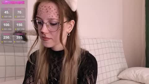 Snapshot of little_bliss chatting on 11.13.25 little_bliss online show from 11.13.25