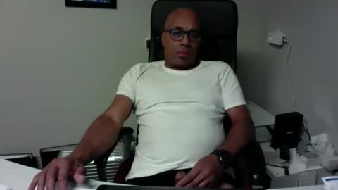 Snapshot of little_buddha chatting on 09.30.25 Pure Black Power online show from 09.30.25