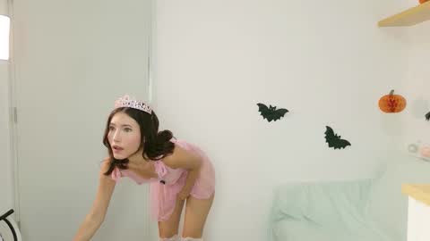 Snapshot of little_effy18_ chatting on 10.14.25 Little Effy online show from 10.14.25