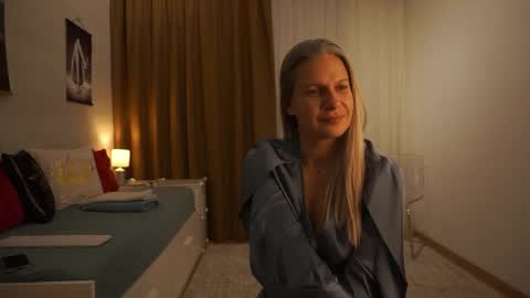 Snapshot of little_heart_andreea chatting on 10.20.25 little_heart_andreea online show from 10.20.25