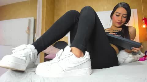 Snapshot of little_jenni chatting on 10.30.25   online show from 10.30.25