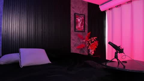 Snapshot of little_maeve chatting on 12.06.24 Maeve  online show from 12.06.24