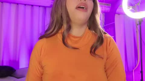 Snapshot of little_maeve chatting on 02.11.25 Maeve  online show from 02.11.25