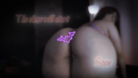 Snapshot of little_maeve chatting on 10.29.25 Maeve  online show from 10.29.25