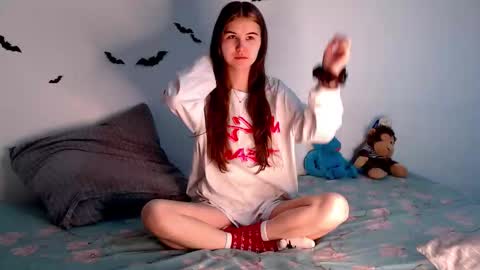 Snapshot of little_owlx chatting on 10.13.25 Alice.. online show from 10.13.25