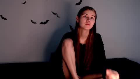 Snapshot of little_owlx chatting on 10.18.25 Alice.. online show from 10.18.25