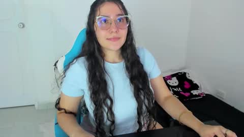 Laire  online show from 11.28.25