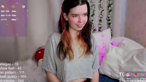 Snapshot of little_teya chatting on 09.10.25 little Teya online show from 09.10.25