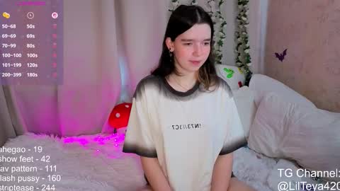 Snapshot of little_teya chatting on 09.30.25 little Teya online show from 09.30.25