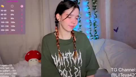 Snapshot of little_teya chatting on 10.16.25 little Teya online show from 10.16.25