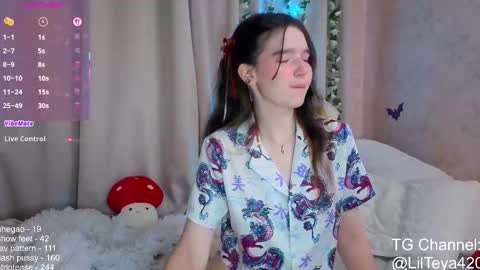 Snapshot of little_teya chatting on 10.28.25 little Teya online show from 10.28.25