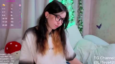 Snapshot of little_teya chatting on 11.14.25 little Teya online show from 11.14.25