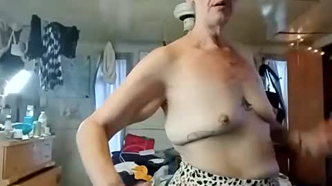 Snapshot of littlebigsquirt7945 chatting on 09.27.25 Sady Jayne online show from 09.27.25