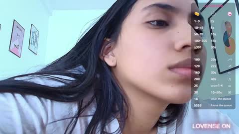 Snapshot of littlee_emilyy_ chatting on 12.23.24 Emily online show from 12.23.24