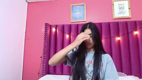 Snapshot of littlee_emilyy_ chatting on 01.22.25 Emily online show from 01.22.25