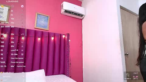 Snapshot of littlee_emilyy_ chatting on 02.12.25 Emily online show from 02.12.25