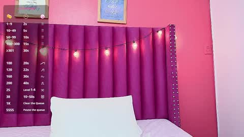 Snapshot of littlee_emilyy_ chatting on 02.21.25 Emily online show from 02.21.25