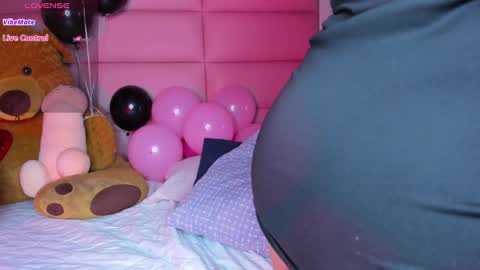 littlee_emma_ online show from 12.19.24