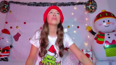 littlee_emma_ online show from 12.26.24