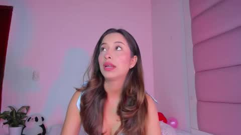 Snapshot of littlee_emma_ chatting on 09.24.25 littlee_emma_ online show from 09.24.25