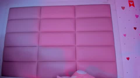 Snapshot of littlee_emma_ chatting on 10.19.25 littlee_emma_ online show from 10.19.25