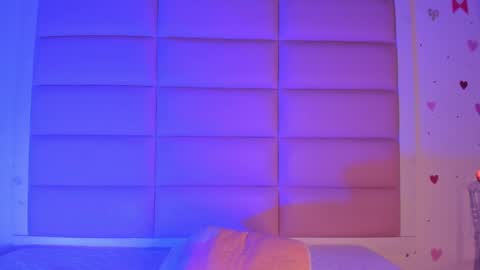 Snapshot of littlee_emma_ chatting on 10.20.25 littlee_emma_ online show from 10.20.25