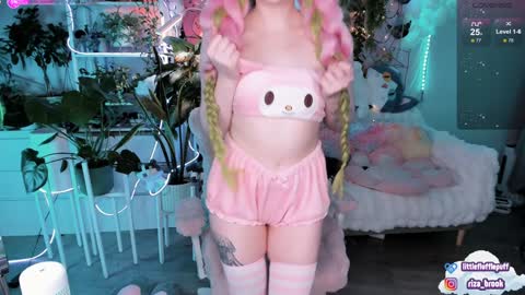 Snapshot of littleflufflepuff chatting on 12.04.24 Riza Riri Puff online show from 12.04.24