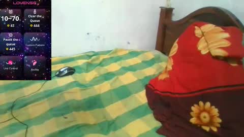 Snapshot of littlefuckomg chatting on 10.11.25 shan online show from 10.11.25